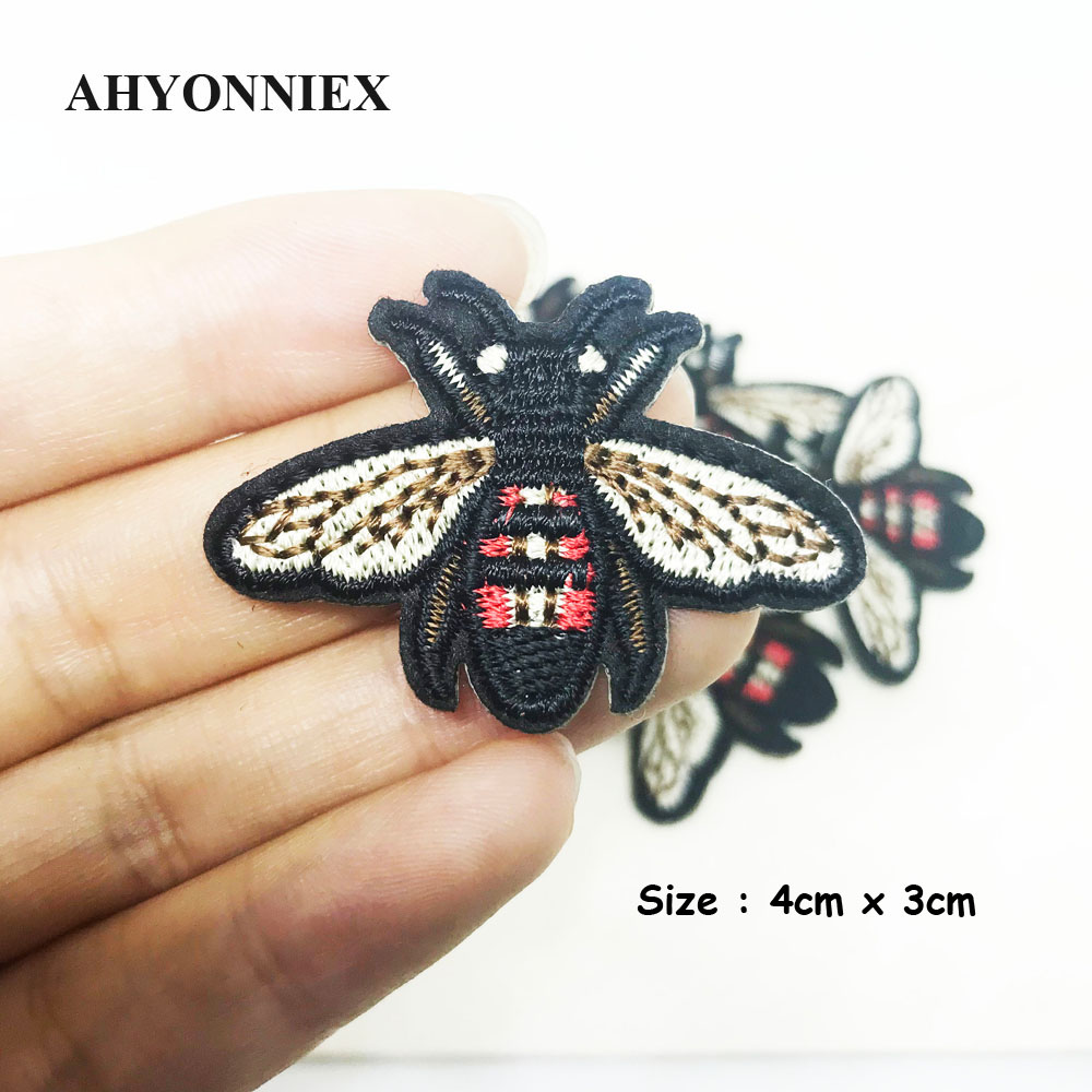 10pcs/lot Small Yellow Bee Pat - Streetwear Brand Stickers のレビューと価格