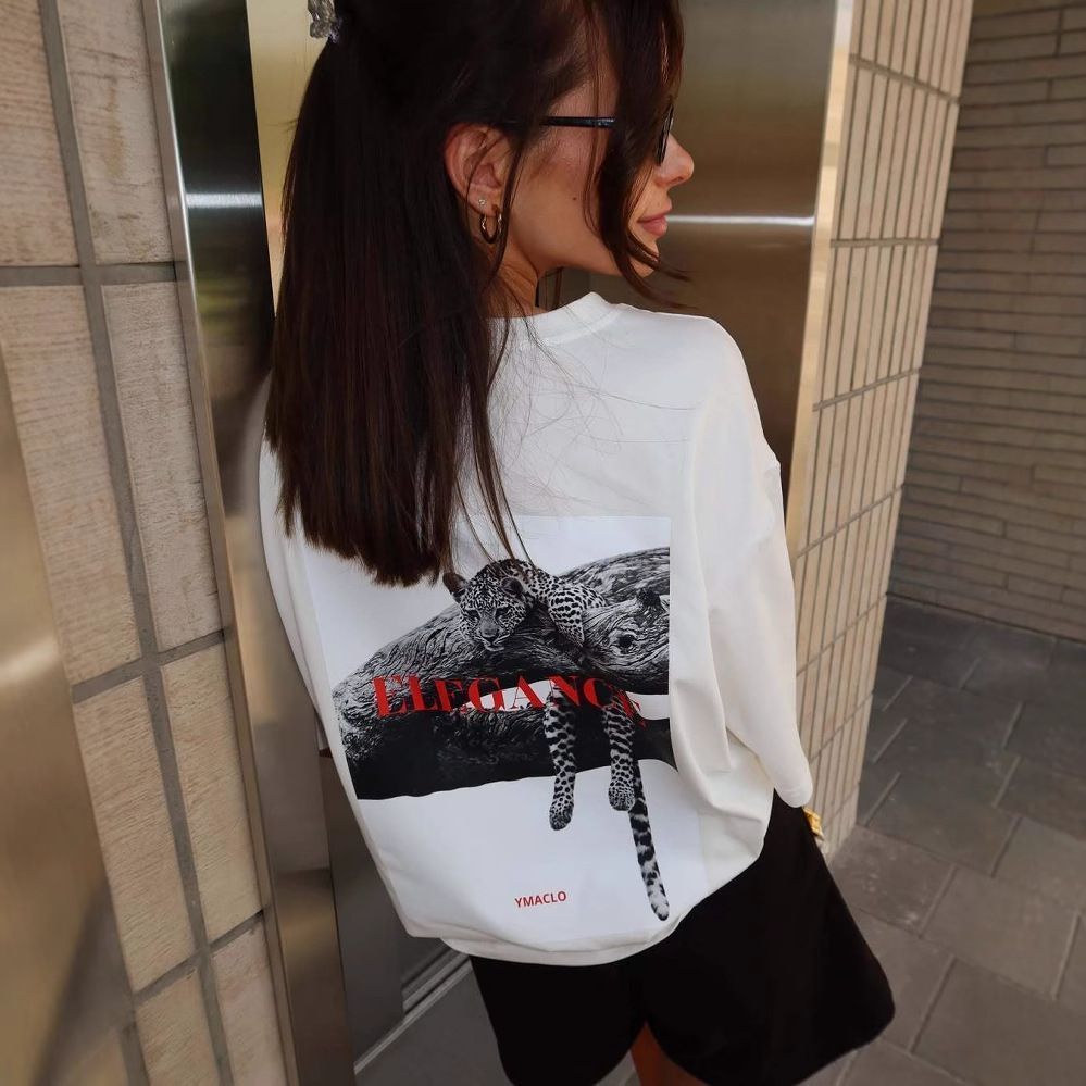 Minimalist White Tee with Blac - Streetwear Brand Graphic Designer のレビューと価格
